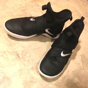 Men's NIKE LEBRON SOLDIER 12 SNEAKERS